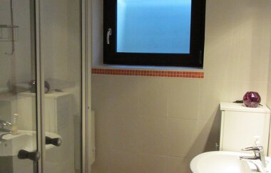 Badezimmer mit Dusche und WC | © Touristikgemeinschaft Hohenlohe e. V.  |  Appartement Künzelsau