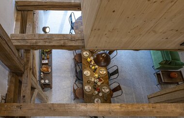 Ferienhaus Guck in den Stall bei Rot am See: Wohnbereich von oben | © Hohenlohe + Schwäbisch Hall Tourismus e. V.