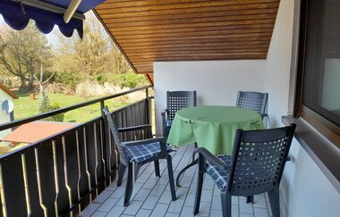 Balkon der Ferienwohnung Schöneck in Bad Wimpfen mit Sitzgruppe und Ausblick in den Garten | © Stadt Bad Wimpfen