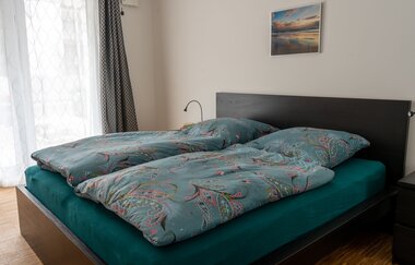 Schlafzimmer mit Doppelbett der Ferienwohnung Hantmann in Neckargemünd | © Ferienwohnung Hantmann Neckargemünd