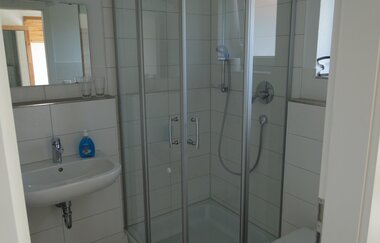 Badezimmer mit Dusche, Toilette und Waschbecken | © Neckar-Zaber-Tourismus e.V.