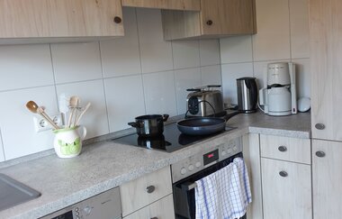 Küche mit Ofen, Herd, Kaffeemaschine, Toaster und vielen Schränken | © Neckar-Zaber-Tourismus e.V.