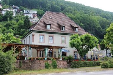 Blick auf das Gasthaus Grüner Baum in Eberbach / Odenwald | © Gasthaus und Pension Grüner Baum