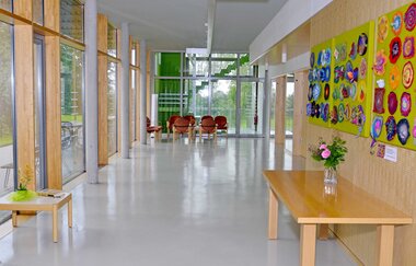 Flur zu den Seminarräumen | © Touristikgemeinschaft Hohenlohe e. V.  | Ländliche Heimvolkshochschule Hohebuch