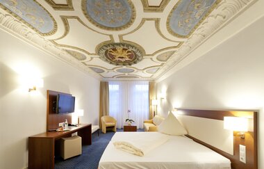 Stadt-gut-Hotel und Gasthof Goldener Adler in Schwäbisch Hall: Gästezimmer | © Hohenlohe Schwäbisch Hall