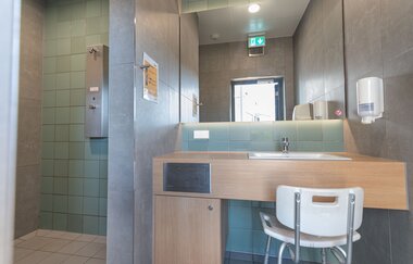 Sanitäranlagen WomoPark mit Dusche und Waschbecken