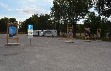 Begrüßungstafeln mit Sehenswürdigkeiten über Bad Mergentheim.