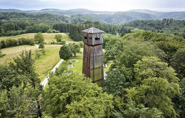 Steinknickle mit Aussichtsturm, Grill- & Rastplatz | Wüstenrot-Neuhütten | HeilbronnerLand | © Touristikgemeinschaft HeilbronnerLand
