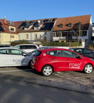 Ford Carsharing Fahrzeuge auf einem Parkplatz | © Stadt Sinsheim