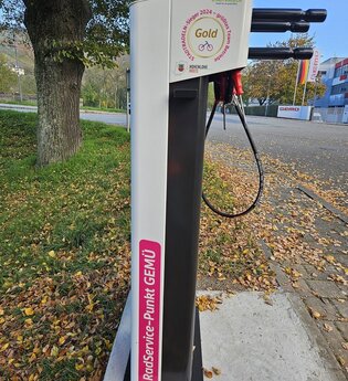 Radservice-Punkt in Ingelfingen mit Werkzeug | © Touristikgemeinschaft Hohenlohe e. V. | Landratsamt Hohenlohekreis
