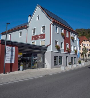 D´Schwarz Lebensmittel und Bäckereiwaren_Laden außen | © Hohenlohe + Schwäbisch Hall Tourismus e. V.
