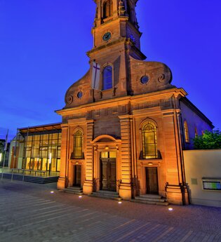 Kirche im Abendlicht
