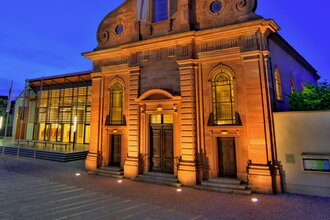 Kirche im Abendlicht