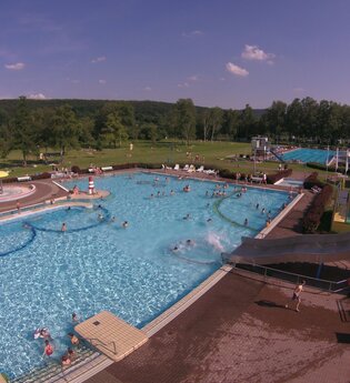 Freibad/Erlebnisbad "In den Christwiesen" | © TOURISMUS REGION WERTHEIM GmbH