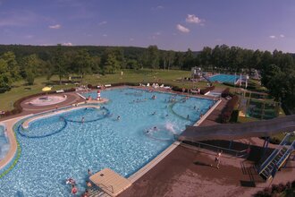 Freibad/Erlebnisbad "In den Christwiesen" | © TOURISMUS REGION WERTHEIM GmbH