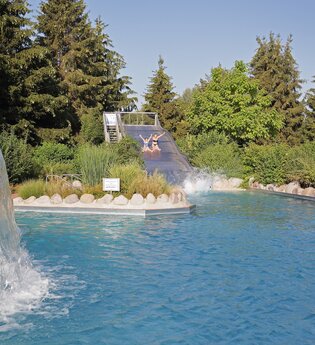 Rutschen und Wasserpilze im Freibad Güglingen | Güglingen | HeilbronnerLand | © Stadt Güglingen