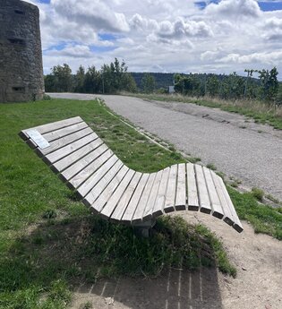 Hügelsofa bei Sulzfeld
