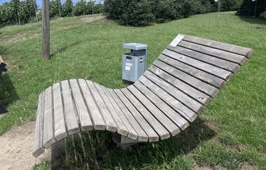 Hügelsofa bei Sulzfeld