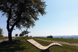 Hügel-Sofa bei Zaisenhausen
