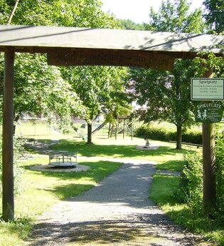 Spielplatz Eingang | © Touristikgemeinschaft Hohenlohe e. V. | Gemeinde Weißbach