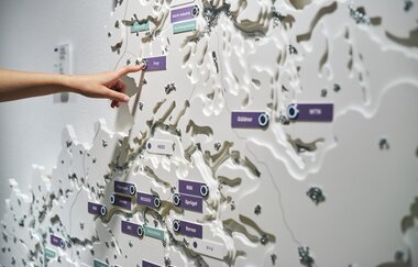 Hier werden die Industriefirmen gezeigt, die in Hohenlohe für ihren Bereich Weltmarktführer sind. | © Touristikgemeinschaft Hohenlohe e. V. | Kocherwerk Haus der Verbindungstechnik