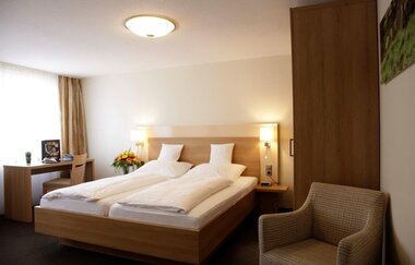 Landgasthof Hotel Krone | RadServiceStation | © Touristikgemeinschaft Hohenlohe e. V. | Die Krone am Fluss Landhotel