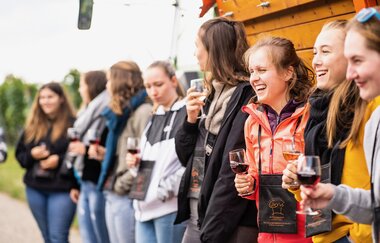 Martina Buck | Weinerlebnisführerin | © Katzenbeißer Carrus | Planwagen- und Weinbergrundfahrt | Lauffen am Neckar