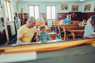 Klassenzimmer im Schul- und Spielzeugmuseum | © Tourismus im Weinsberger Tal | Chris Frumolt 2024