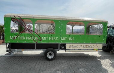 Planwagen Fräulein Lybell | Weingut Seybold | Fahrt durch die Weinberge des Weinsüden Weinorts Lauffen am Neckar