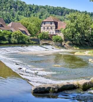 Wehr und Mühle am Kocher in Forchtenberg | © Touristikgemeinschaft Hohenlohe e. V. | Florian Trykowski