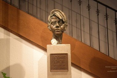 Büste von Sophie Scholl im Rathaus Forchtenberg | © Touristikgemeinschaft Hohenlohe e. V. | Andi Schmid