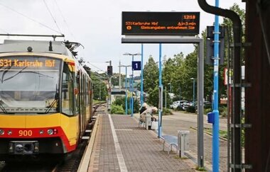 S-Bahn Linie S31 im Bahnhof