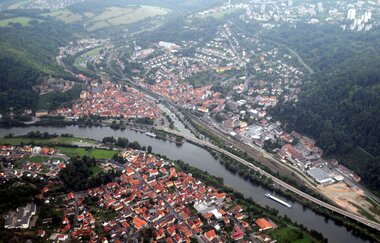 Wein-Radreise 6. Etappe: Schmucke Weindörfer | © Von Fritz Geller-Grimm supported by Rüdiger Wandke - Eigenes Werk, CC BY-SA 3.0, https://commons.wikimedia.org/w/index.php?curid=12639328