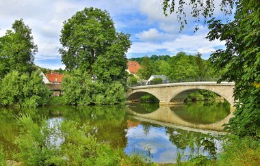 Die Weinbaugemeinde Dörzbach liegt idyllisch im Jagsttal auf der Etappe des Württemberger Weinradwegs. | © Touristikgemeinschaft Hohenlohe, Künzelsau / Andi Schmid